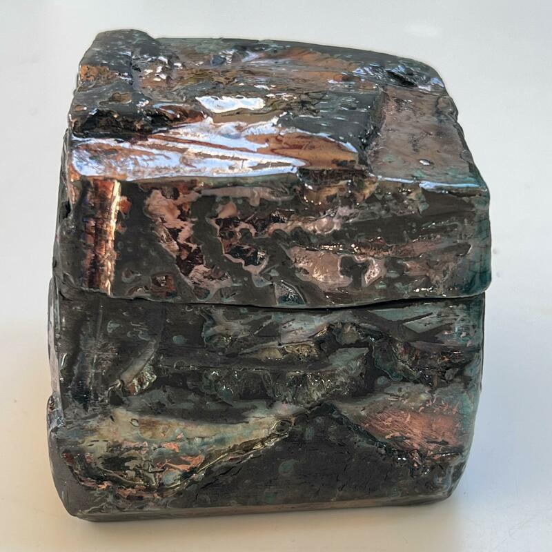 Janie Bickersteff: Raku-fired stoneware box