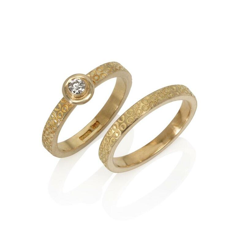 18ct gold & 18ct gold and diamond rings.