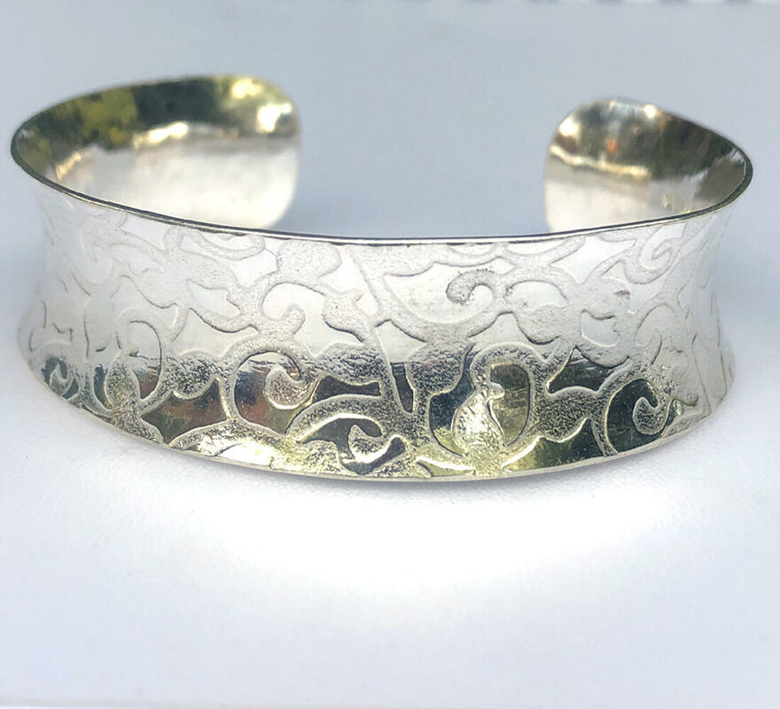 Bracelet, silver with rolled pattern