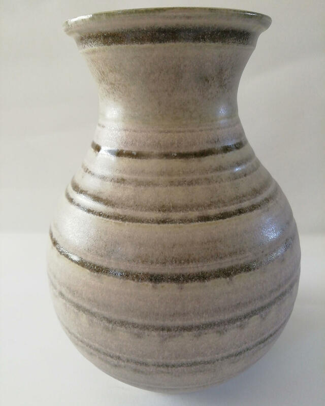 Rounded vase , pink smoke with pooling in grooves.
