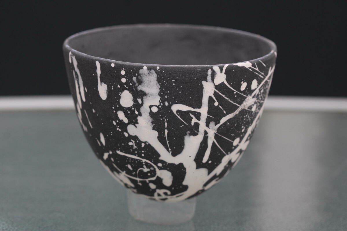 Porcelain 'splash' bowl