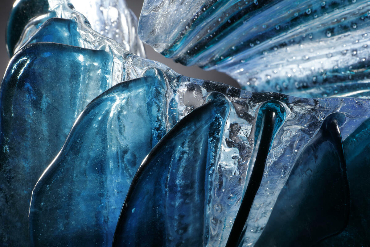 Hot manipulated glass wave by Melissa Keskinkilinc