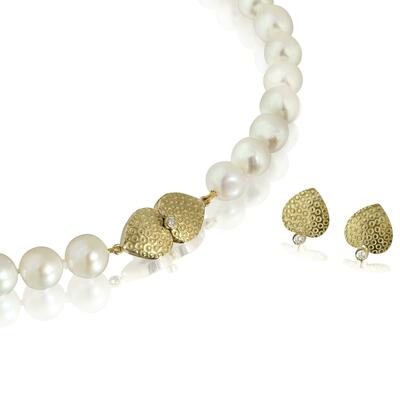 Pearl necklace with 18ct gold and diamond clasp.