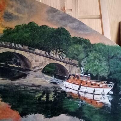 Classic boat by Shillingford Bridge