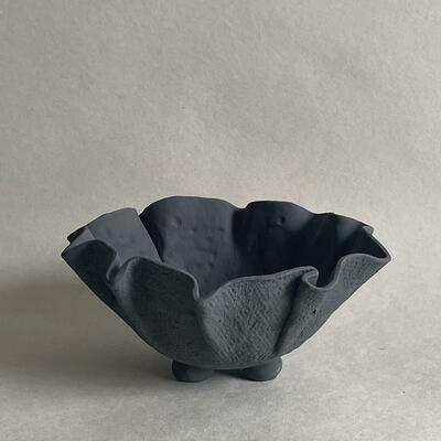 Paperclay bowl with black underglaze. 