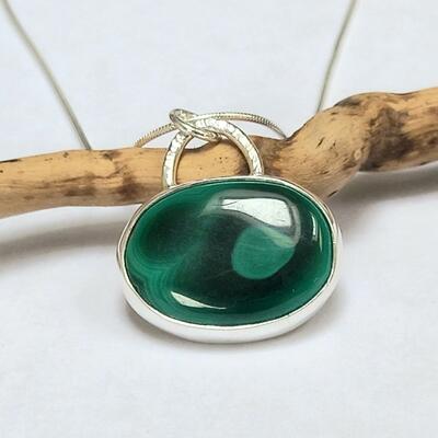 sterling silver pendant with malachite