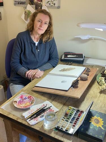 Botanical artist working in watercolour and graphite