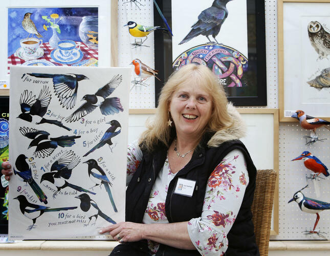 The artist Jane Tomlinson with some birdie friends! 
