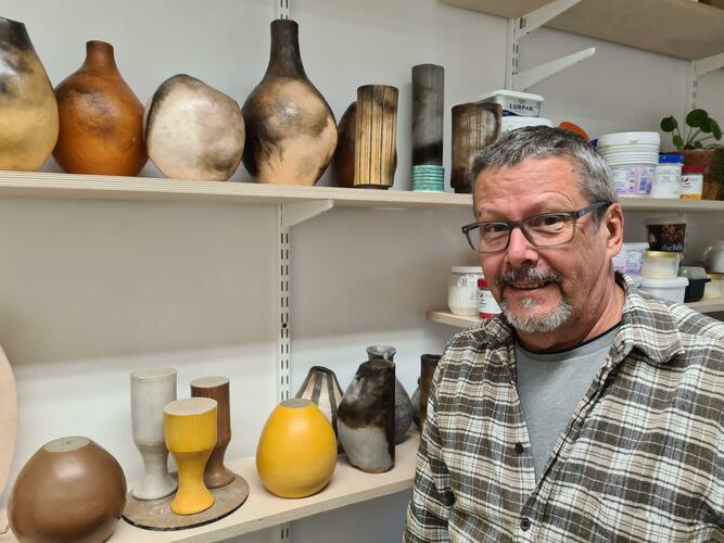 Bob Pickford: maker of wheel thrown studio pottery and hand built one-off ceramic pieces: pickfordpots.co.uk