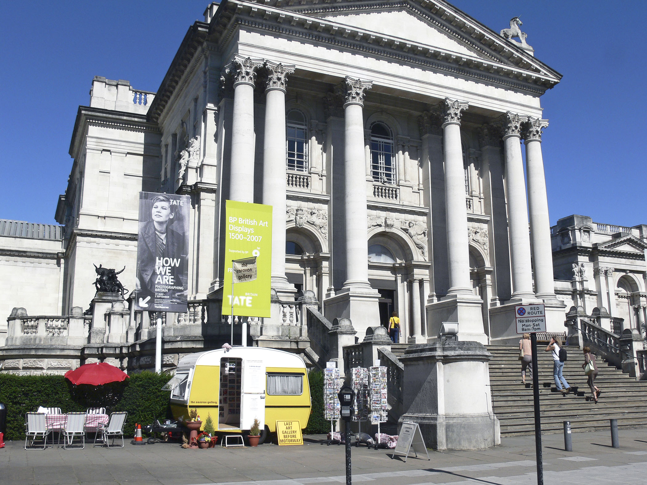 outside_tate_britain_3