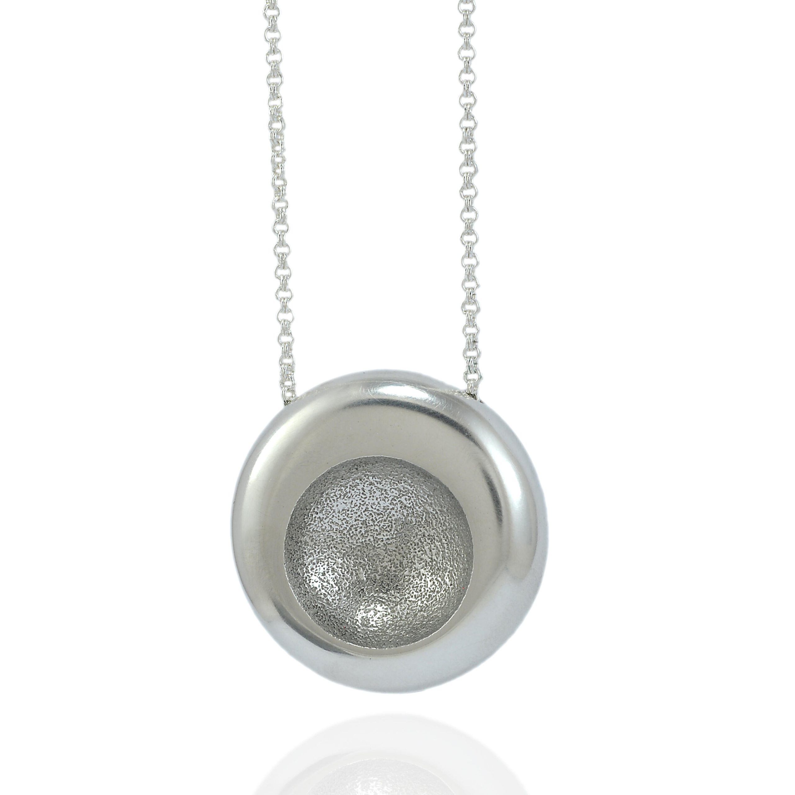 Machi de Waard: Machi de Waard large concave texture rounded pendant