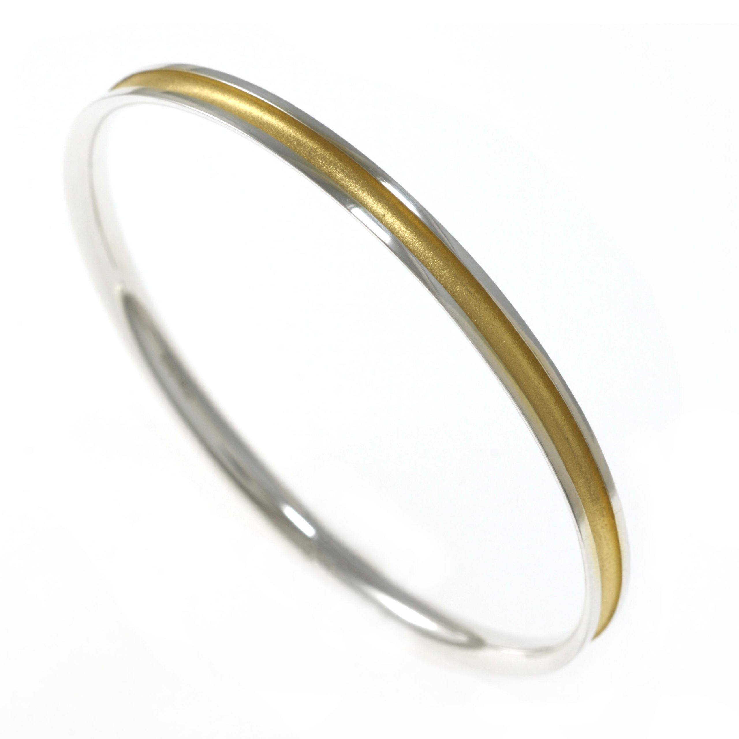Machi de Waard: Machi de Waard slim radius bangle gold plated