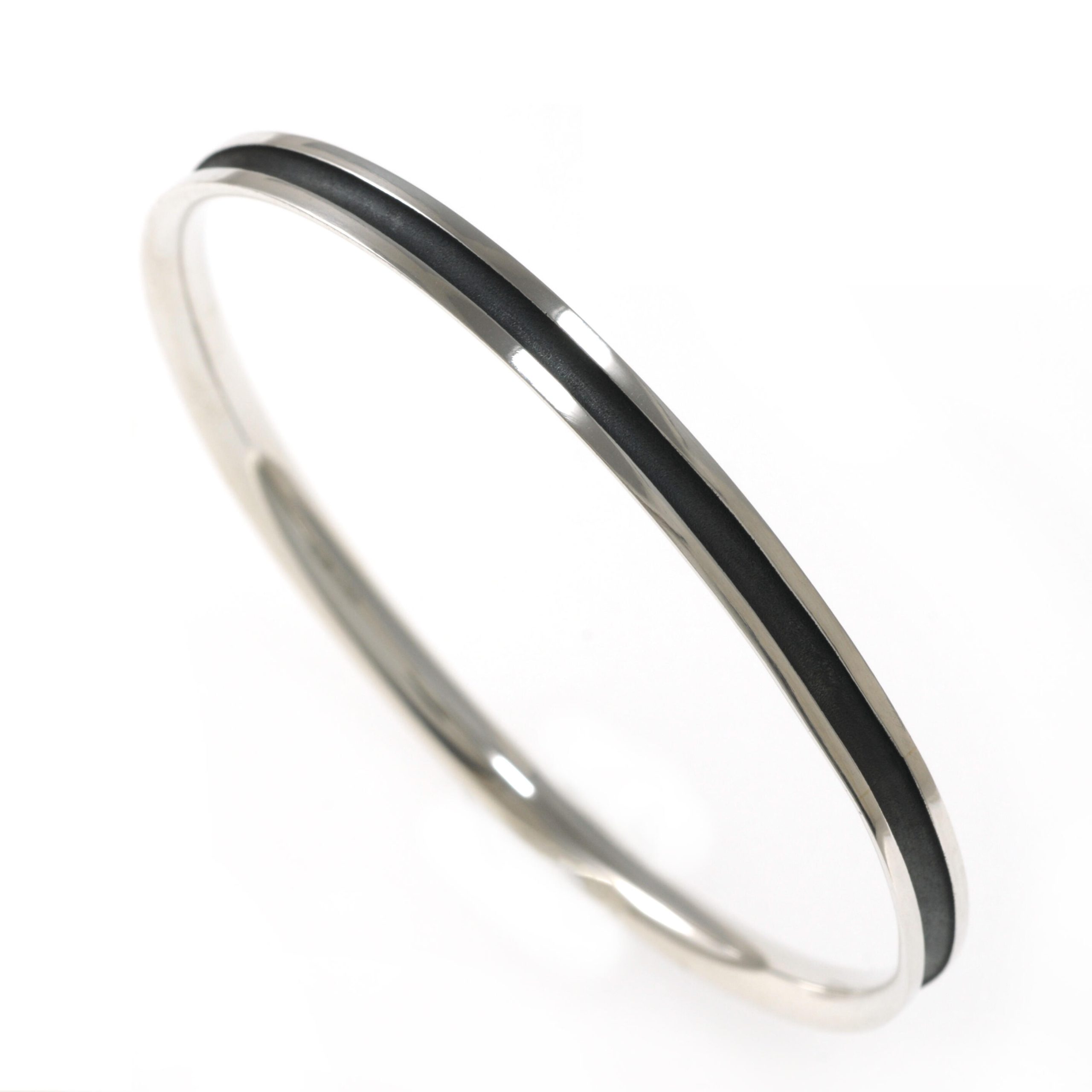 Machi de Waard: Machi de Waard slim radius bangle oxidised