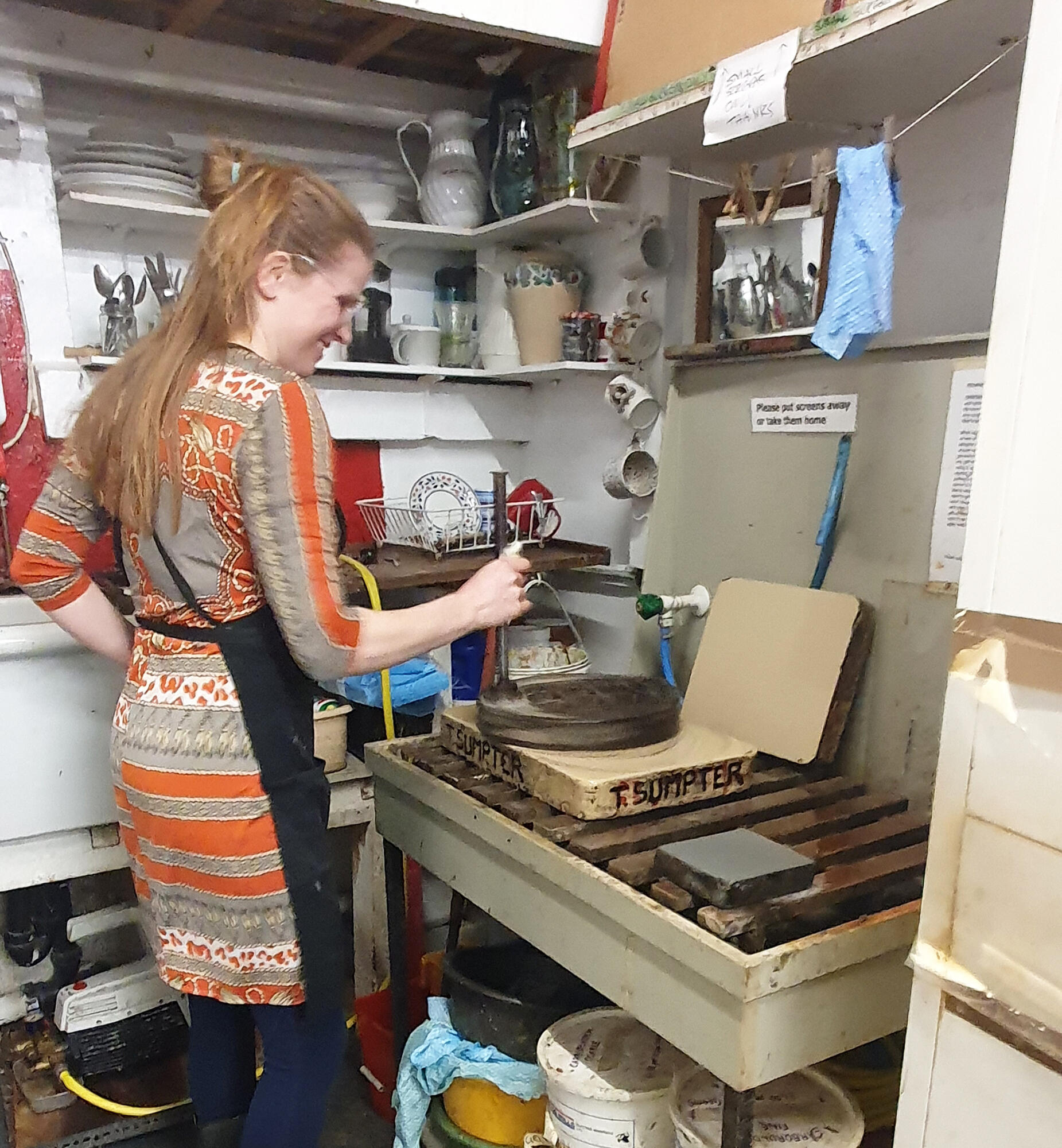 Oxford Printmakers: Valerie grinding a litho stone