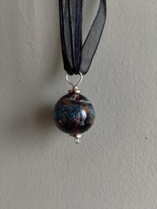Susanne Heinrich: Glass bead pendant