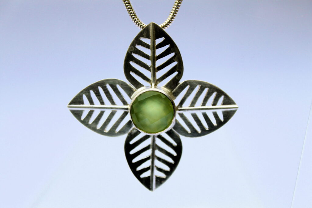 Four leaf silver pendant set with Prenhite
