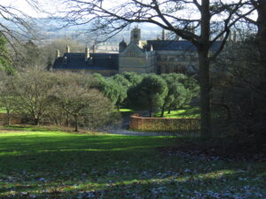 Linda Newbery: Batsford House