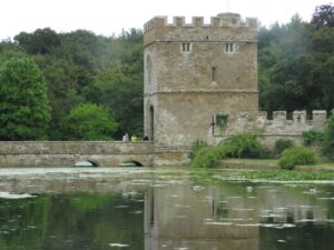 Linda Newbery: Broughton Castle
