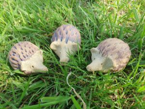 Karen Vogt: Hedgehog family - cane-toppers