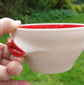 Alison Holmans: Bowls with lips.  make a perfect way to hold as you walk and eat on the go.