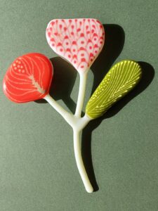 Pip Stacey: Fused Glass Wallflower 25cm