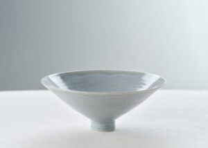 Robyn Hardyman OCG: Fine porcelain bowl thrown on the wheel