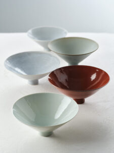 Robyn Hardyman OCG: Fine porcelain bowls thrown on the wheel
