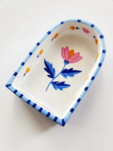 Olivia Cashman: Trinket Shelf