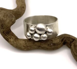 Nicola Jane Murphy: Pebbles ring