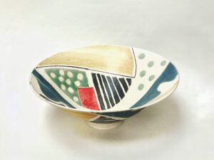 Gilly Whittington: wide bowl in porcelain with multicolour design