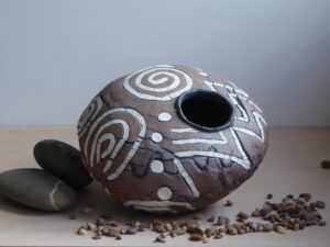 Fi Cooper: Large Pebble Vessel in terracotta with prehistoric motifs in white clay inlay,  handbuilt