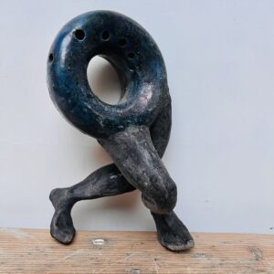 Helen Woolner: Legged Doughnut Sculpture, Curtesy / About to flee?